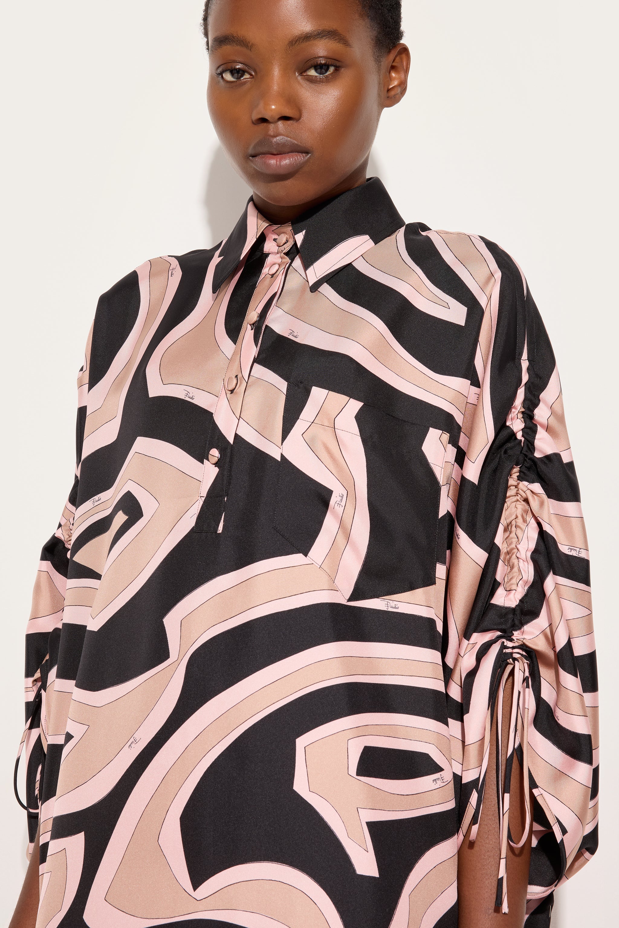 Emilio Pucci Kaftan Caftan Nude soie imprimé Labirinto