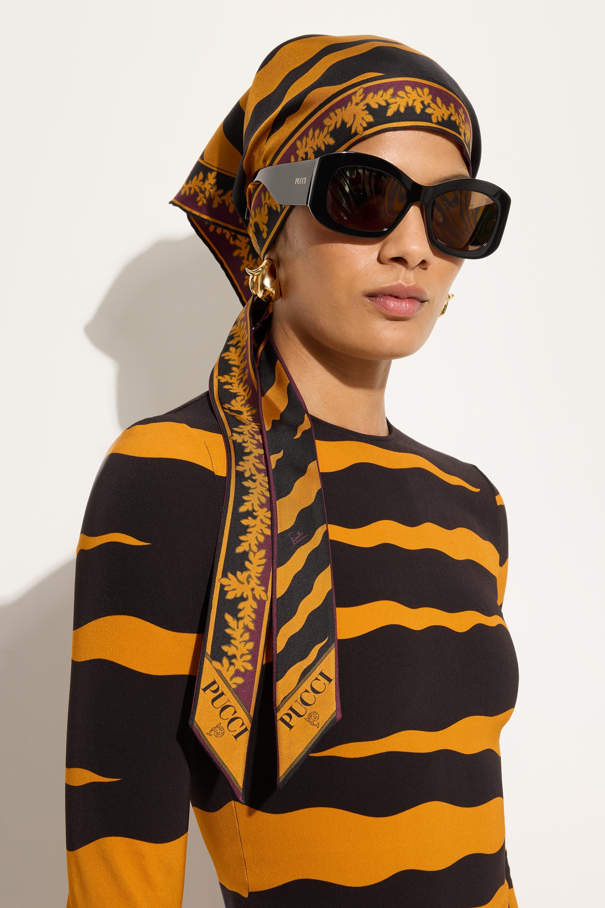 Emilio Pucci SILKS foulard Fiamme soie noir or