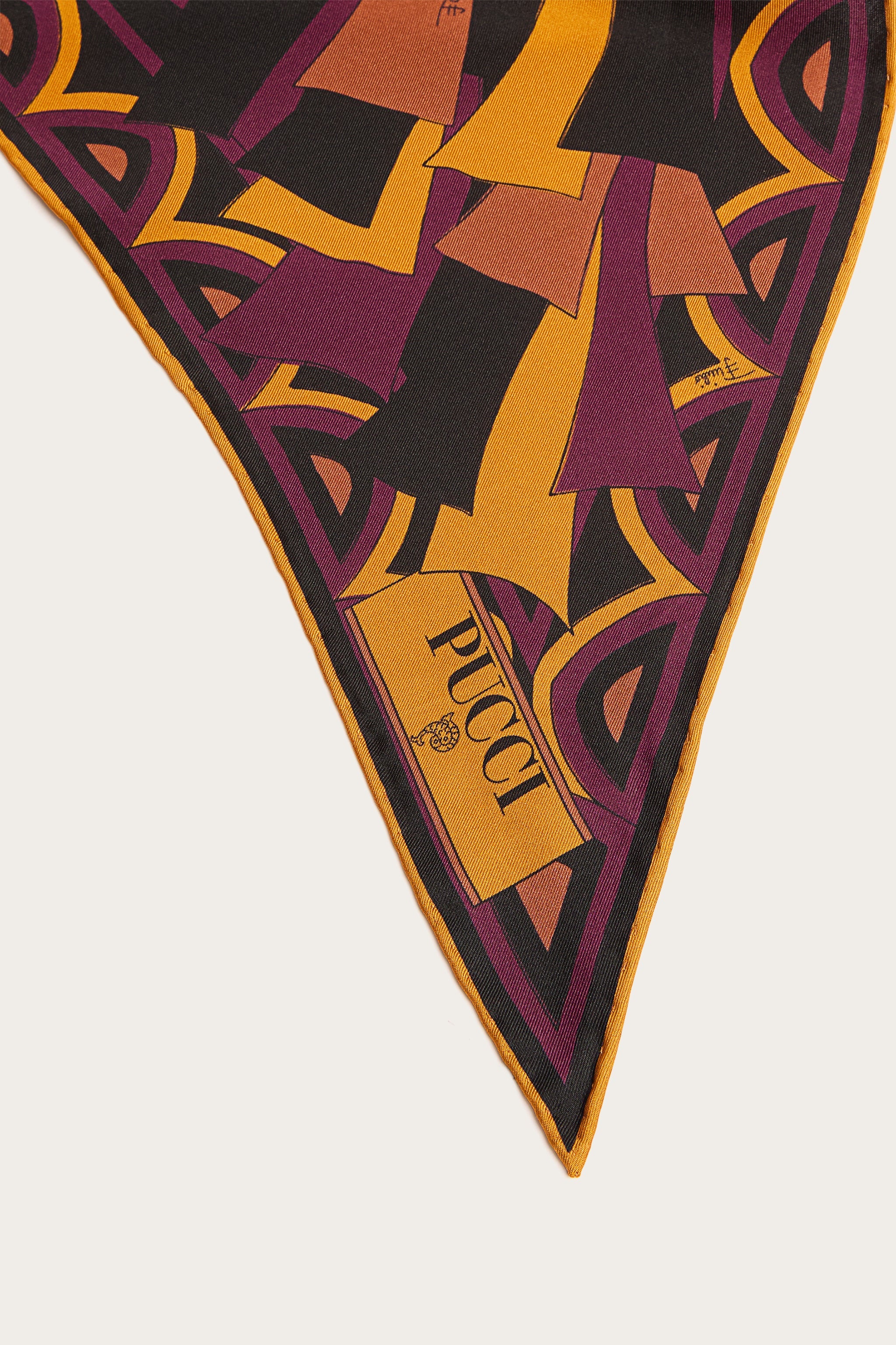 Emilio Pucci Foulard Baiadera triangle soie bordeaux or
