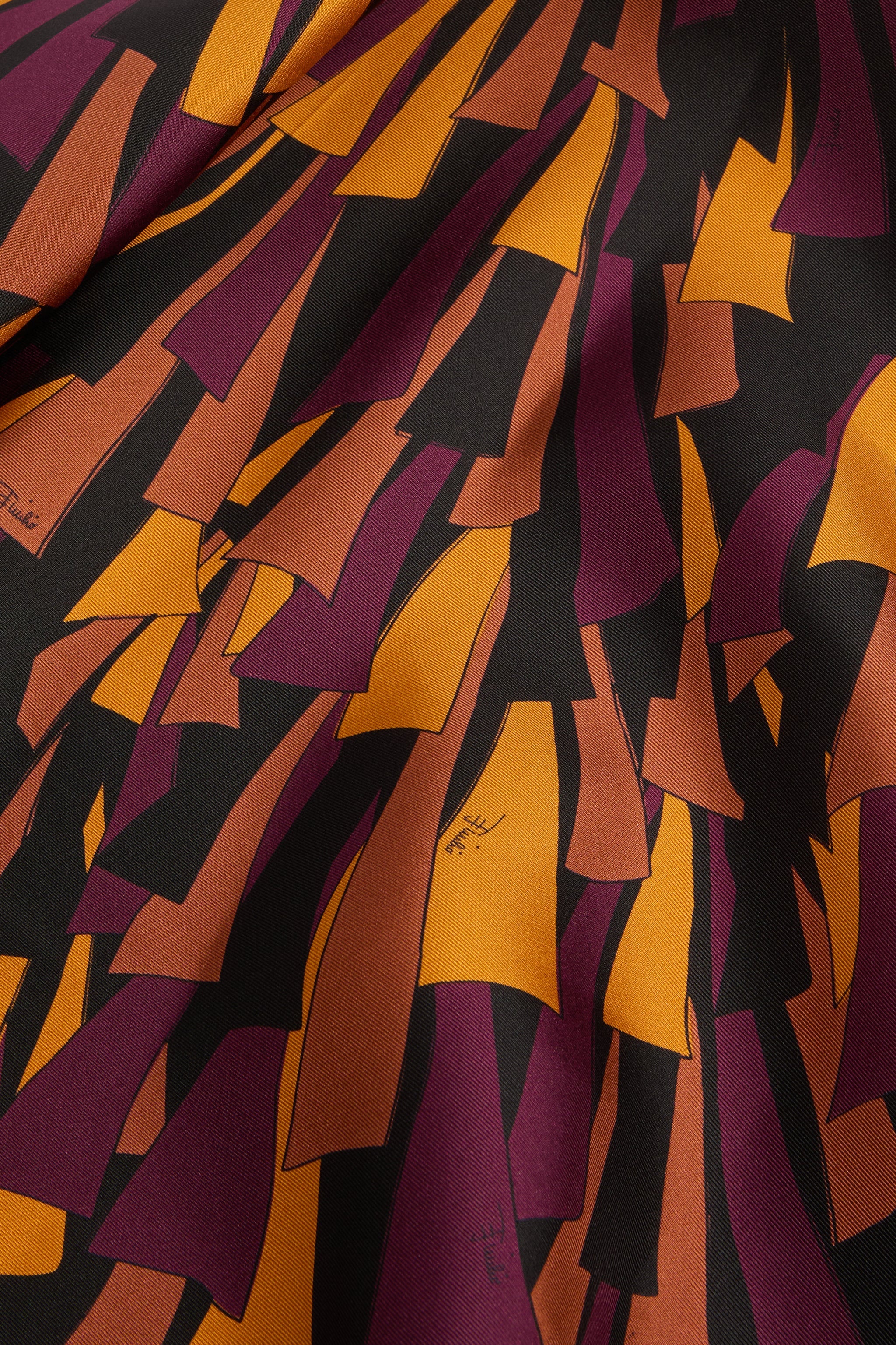 Emilio Pucci Foulard Baiadera triangle soie bordeaux or