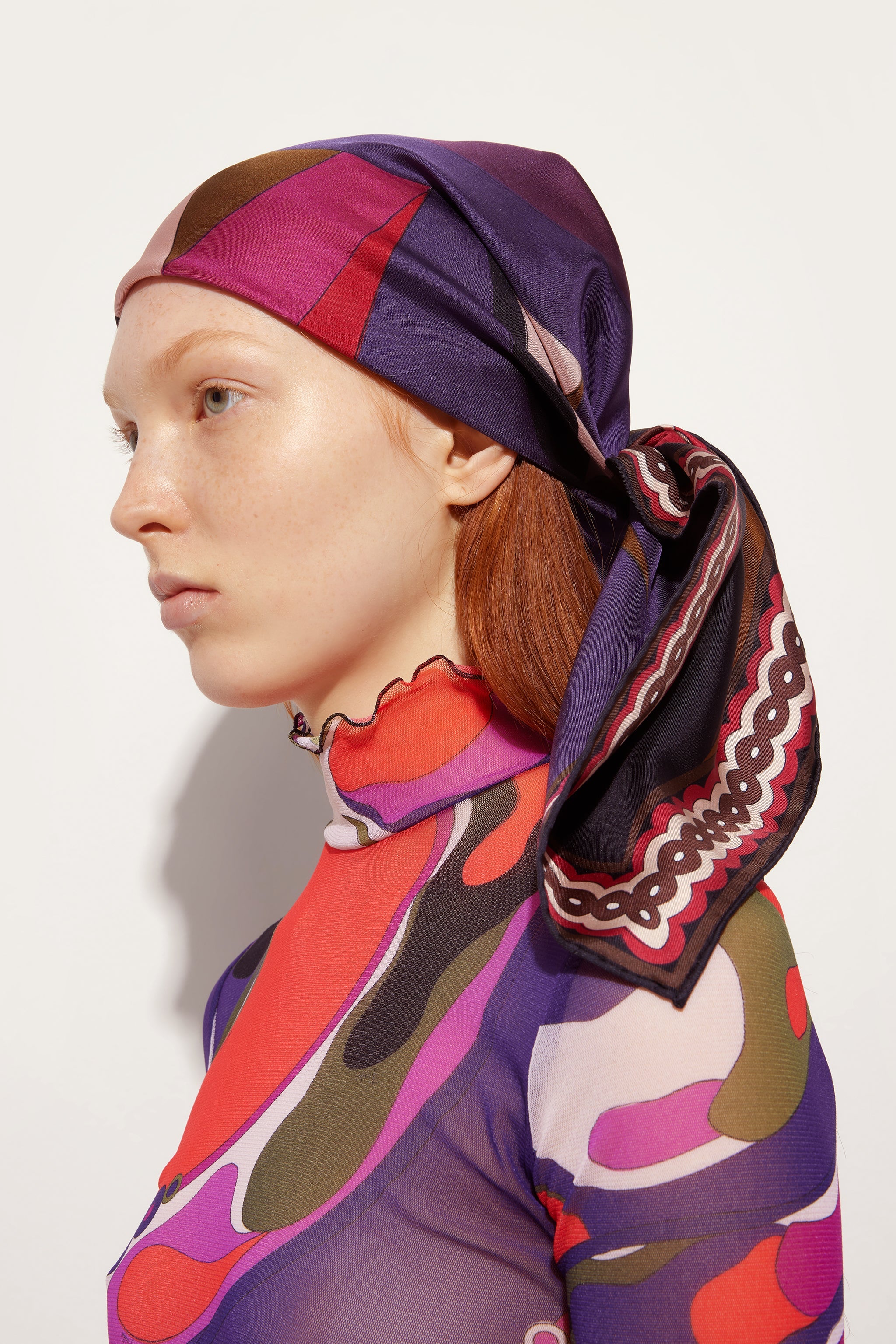 Emilio Pucci Silks Hawaii carré soie multicolore rouge