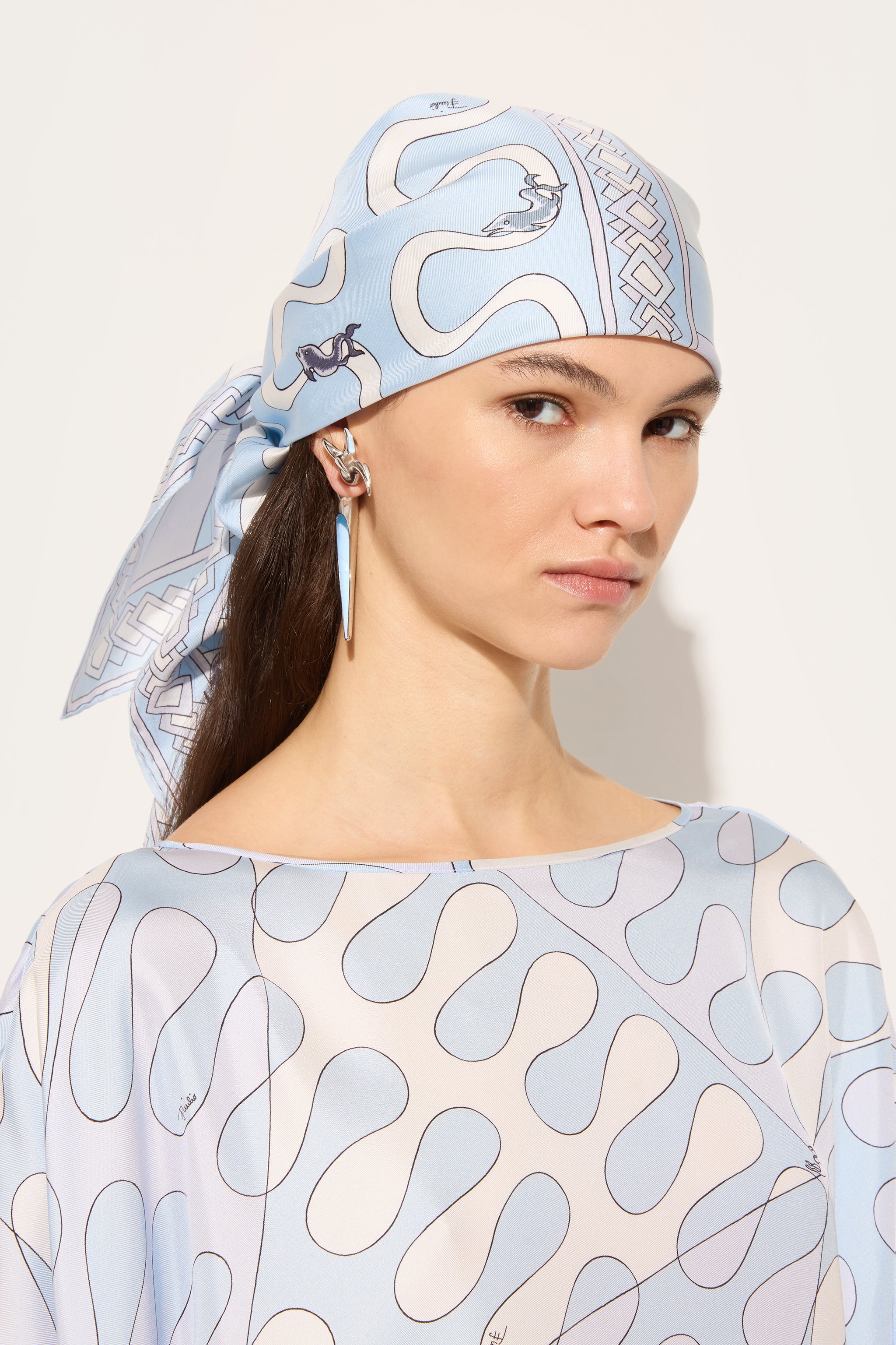 Emilio Pucci Silks Carré foulard soie bleu clair 90x90 Onda