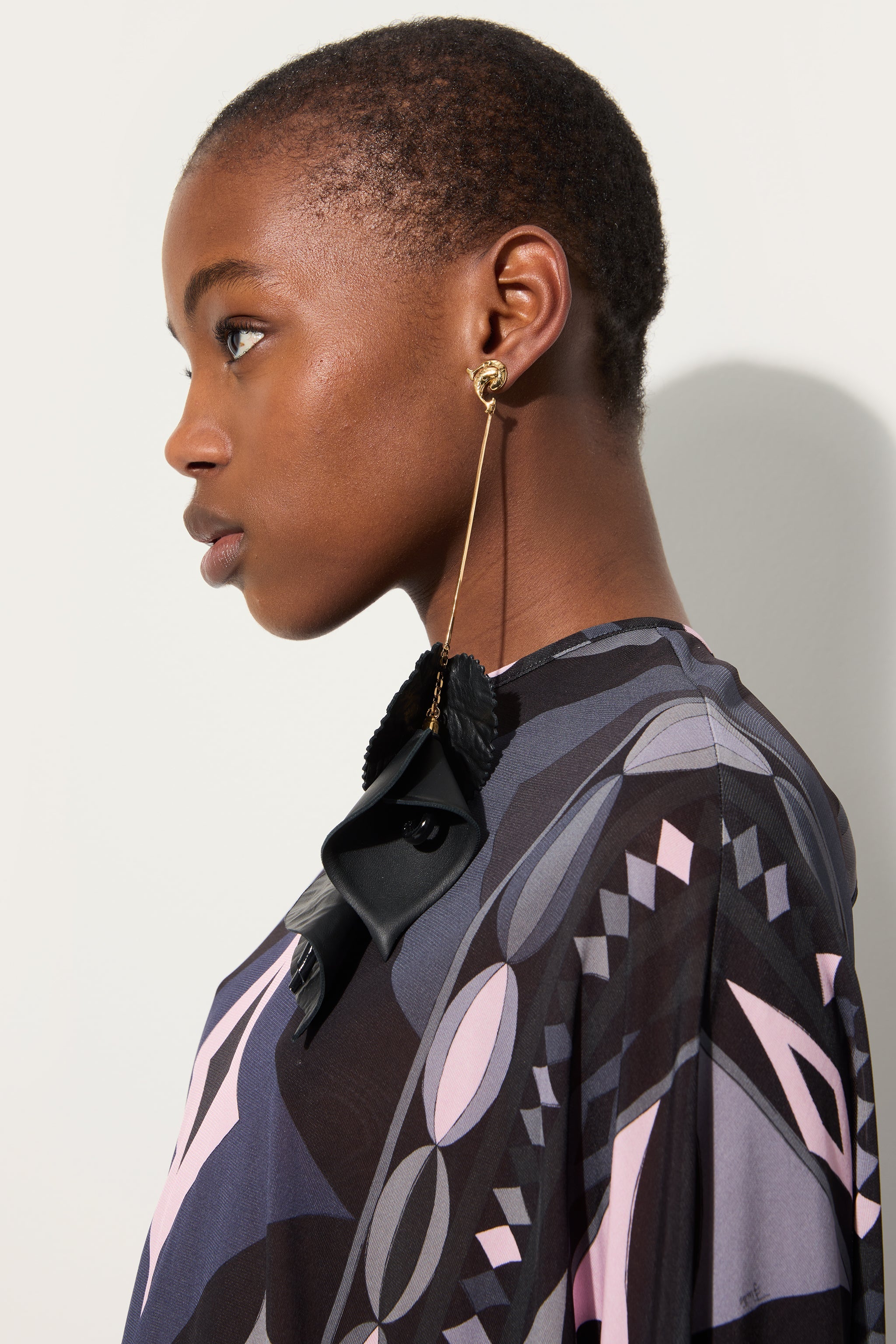 Emilio Pucci Fiori mono boucle pendante doré noir laiton