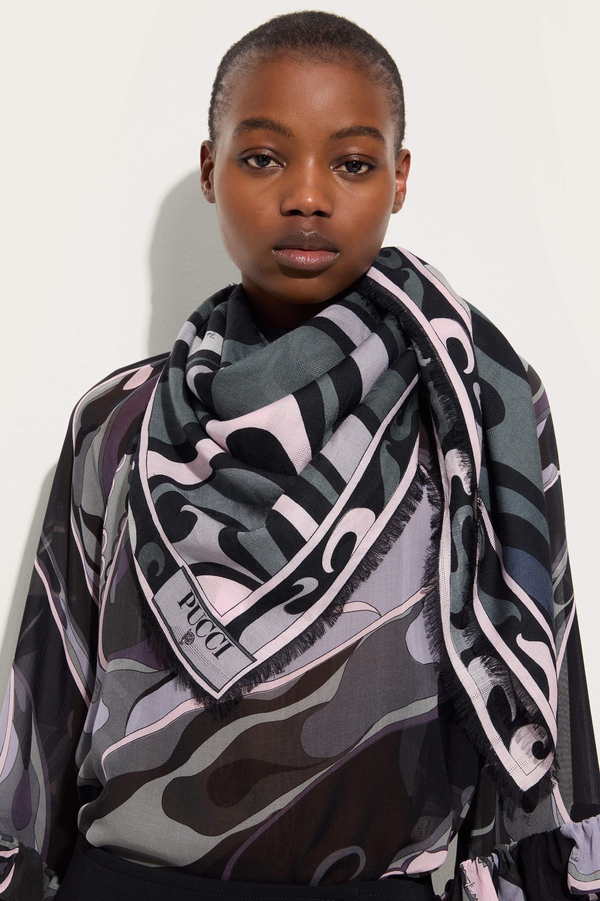 Emilio Pucci Marmo pashmina noir rose 120x120