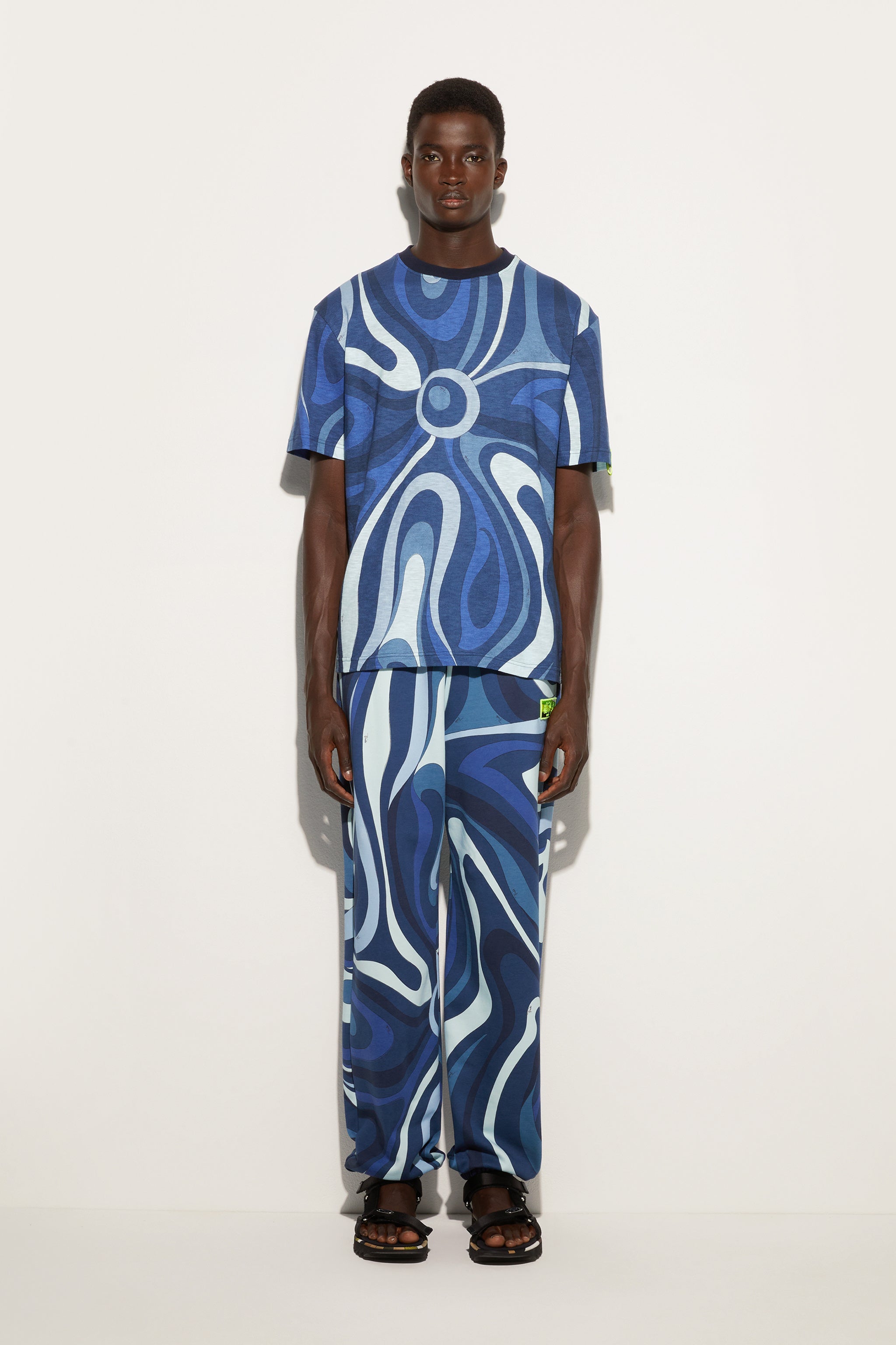 Emilio Pucci Man 5HTP95 t-shirt indigo coupe ample