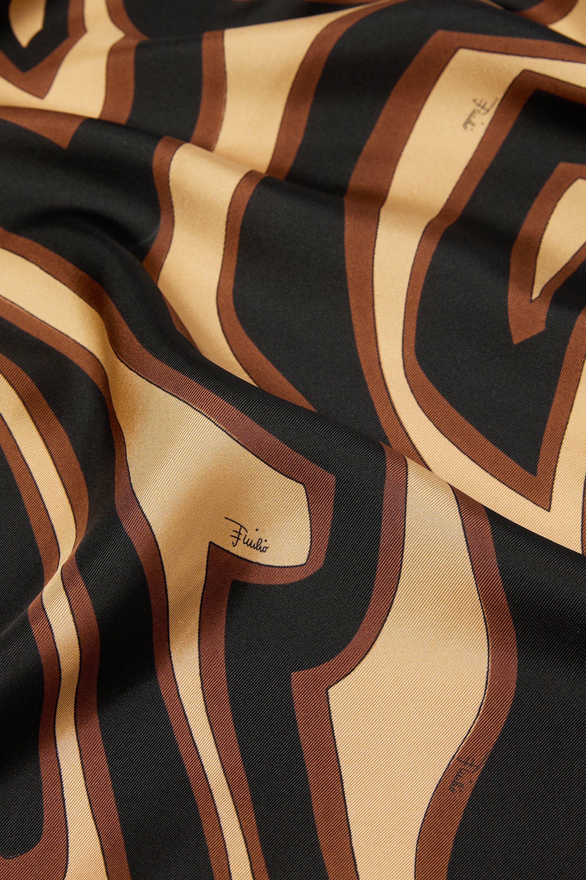 Emilio Pucci Silks Carré Labirinto soie noir/or 90