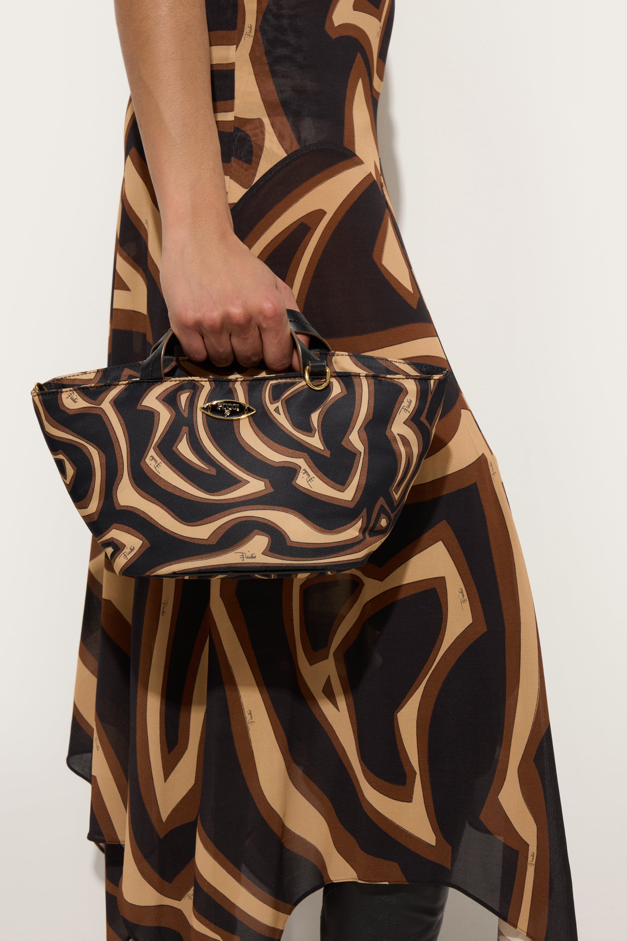 Emilio Pucci Borsa a Mano Yummy sac à main noir gold nylon