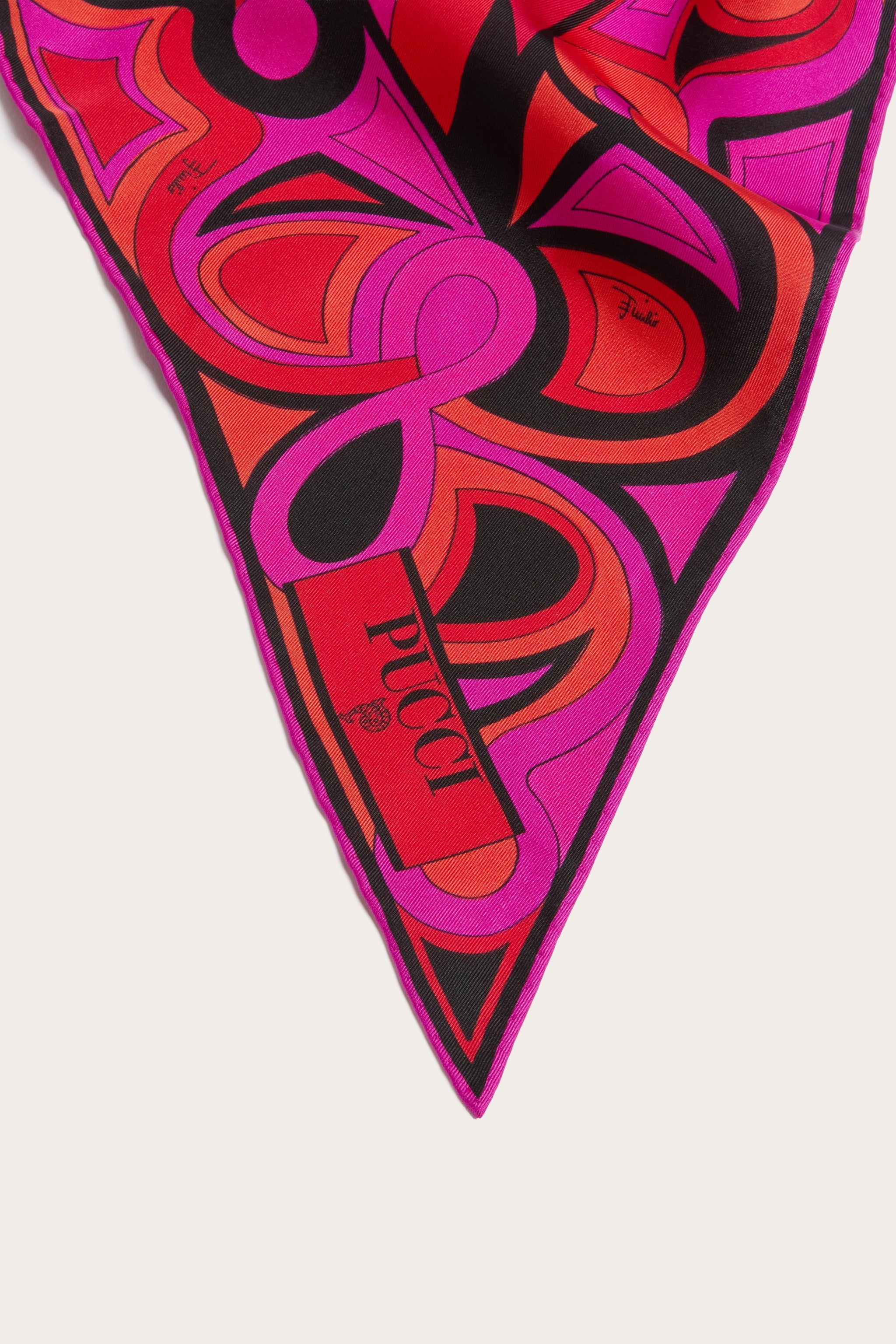 Emilio Pucci Silks foulard triangle soie fuchsia noir 120x120