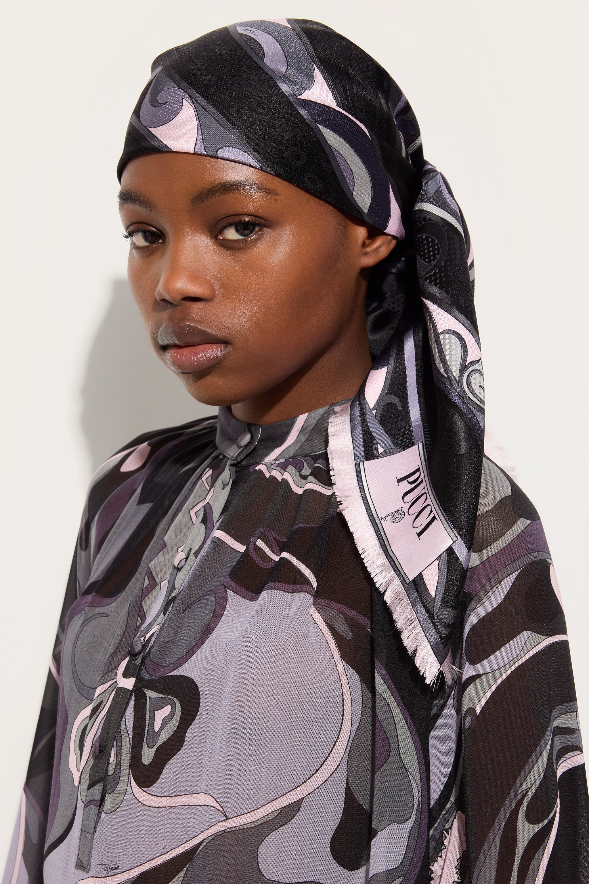Emilio Pucci Silks carré soie noir rose 90x90