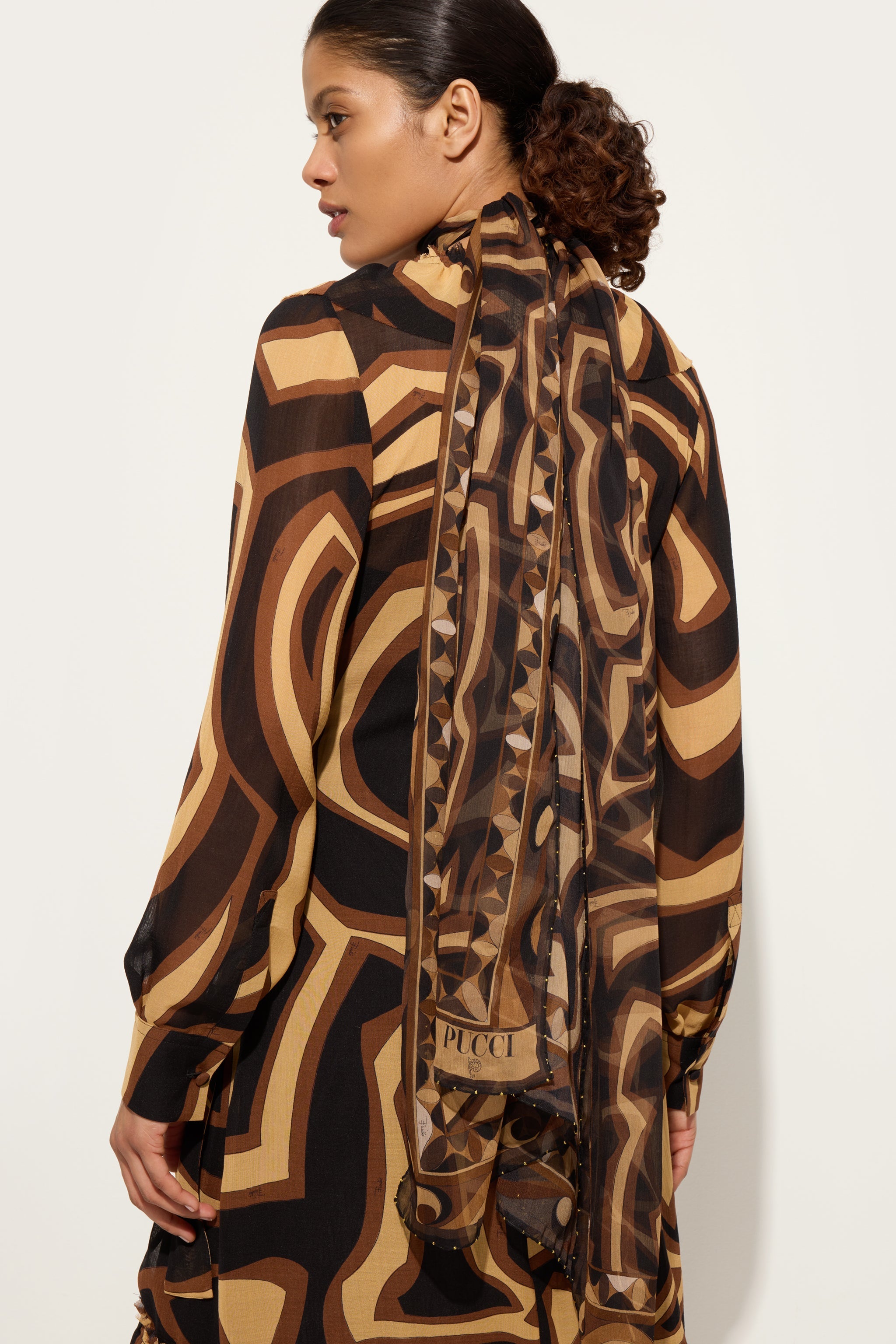 Emilio Pucci Labirinto étole en soie noir or franges