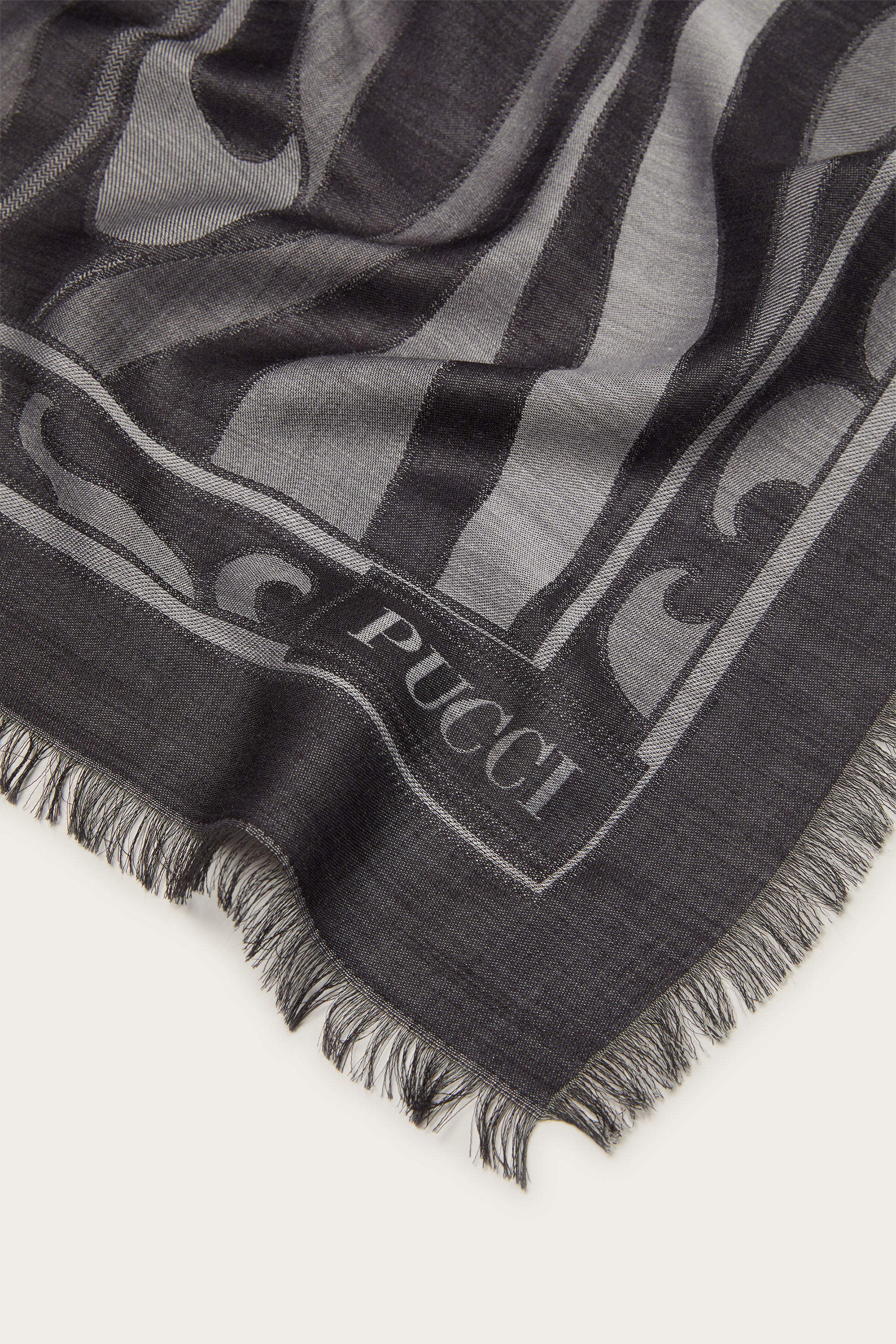 Emilio Pucci Marmo Foulard soie gris/noir 70x200