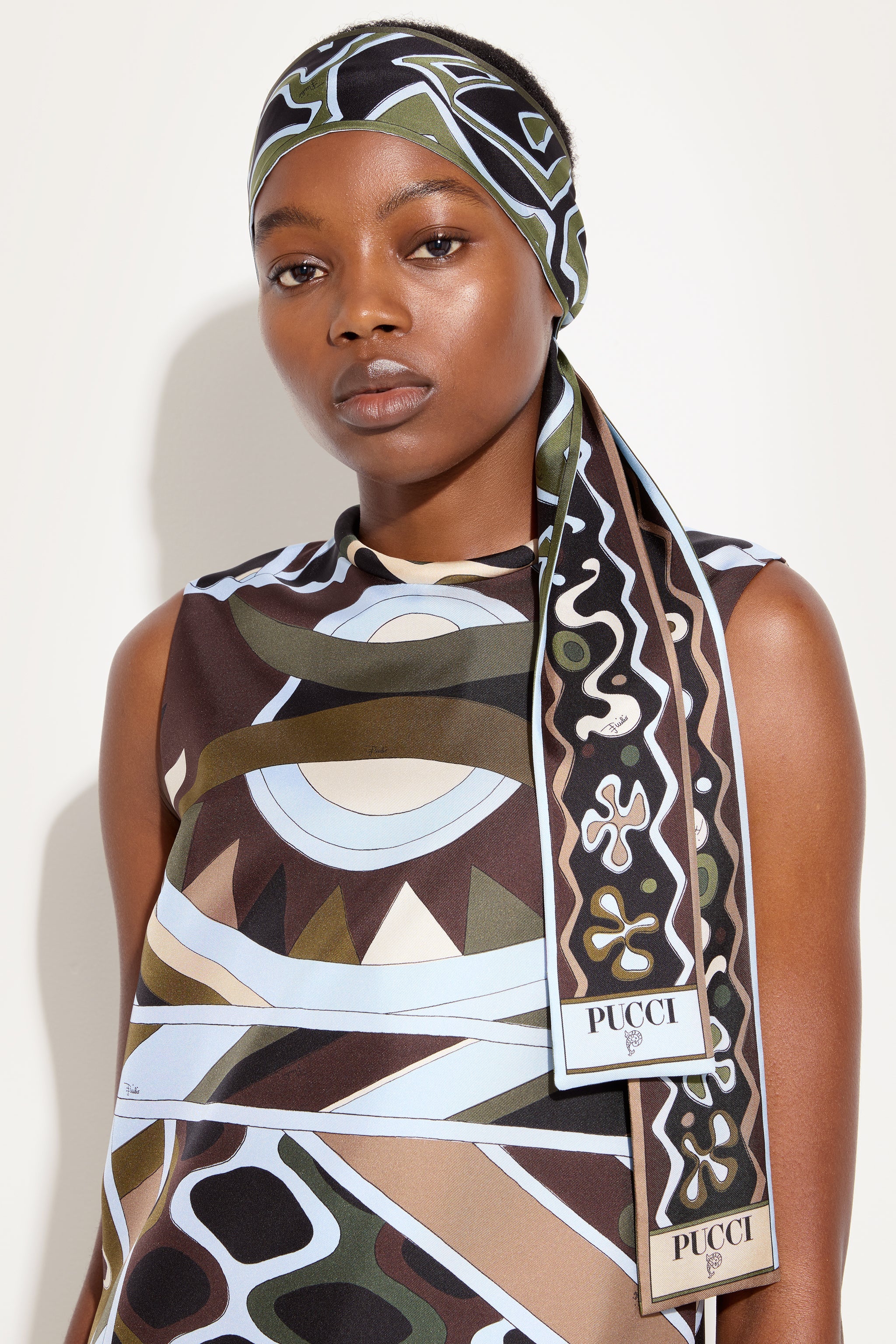 Emilio Pucci Silks foulard soie kaki bleu 8x160