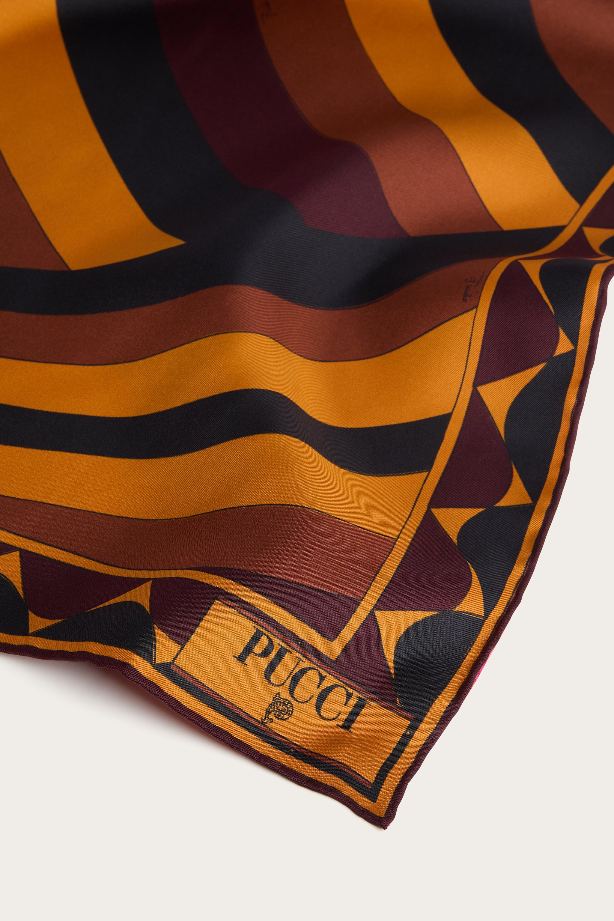 Emilio Pucci Iride carré soie bordeaux corail 90x90 cm