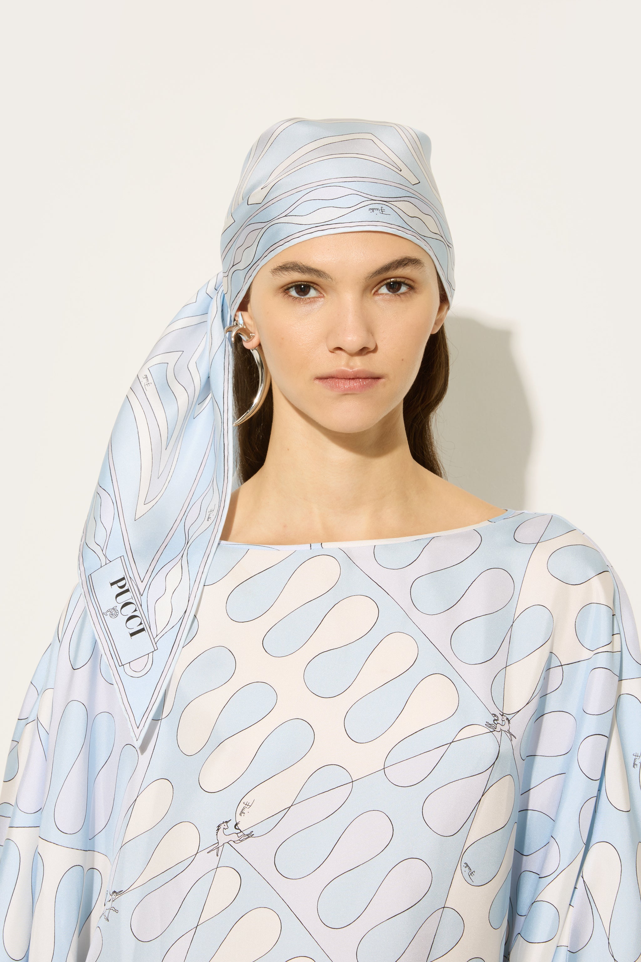 Emilio Pucci Silks foulard soie bleu clair OS imprimé Labirinto