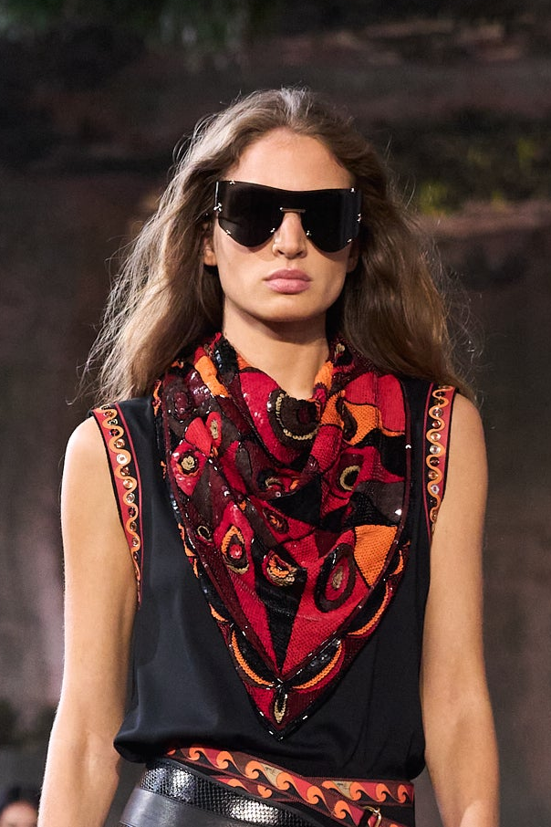 Emilio Pucci Sarong pareo foulard brodé rouge orange édition