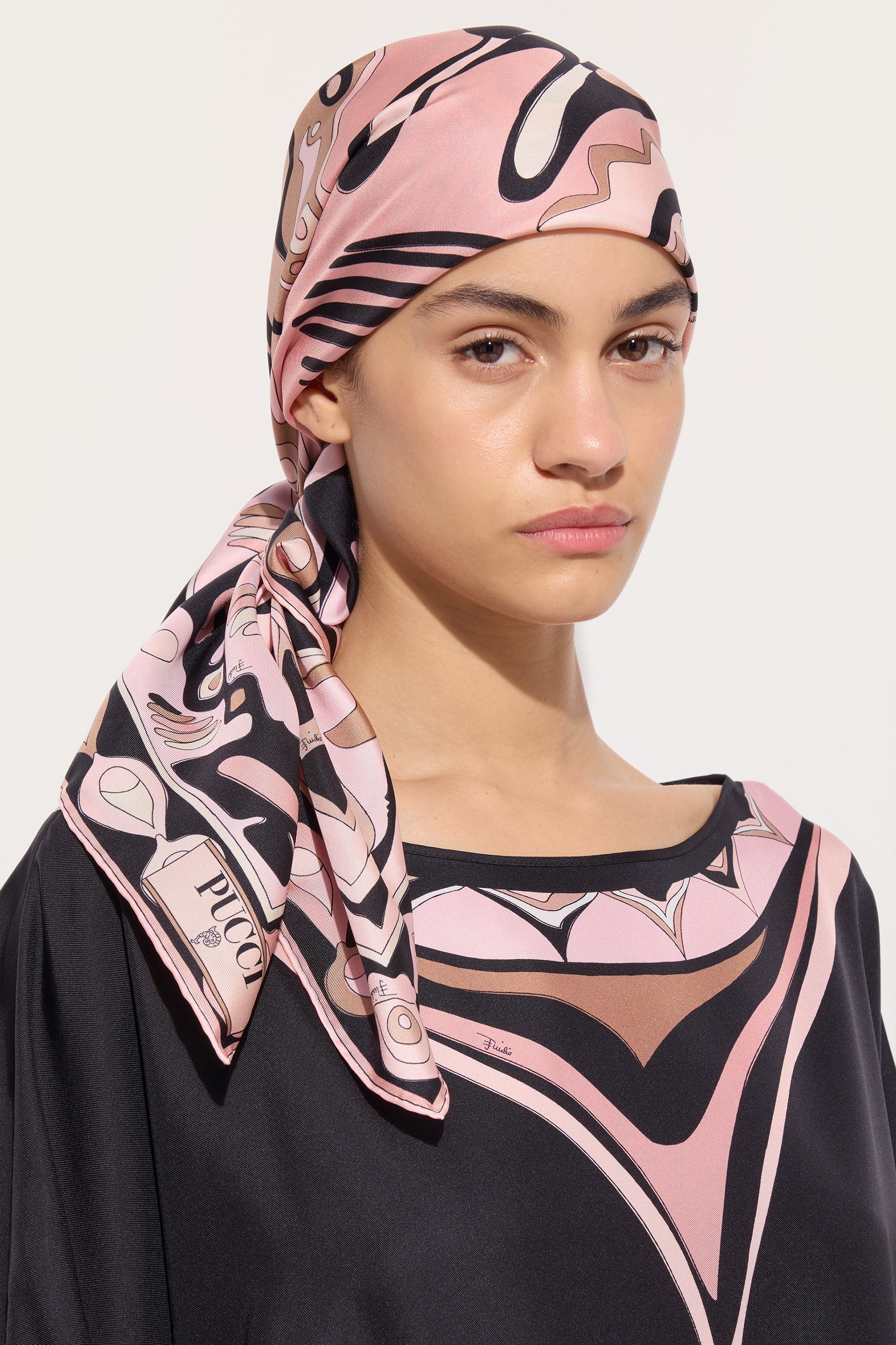 Emilio Pucci Silks Foulard Angoli carré soie nude 90x90