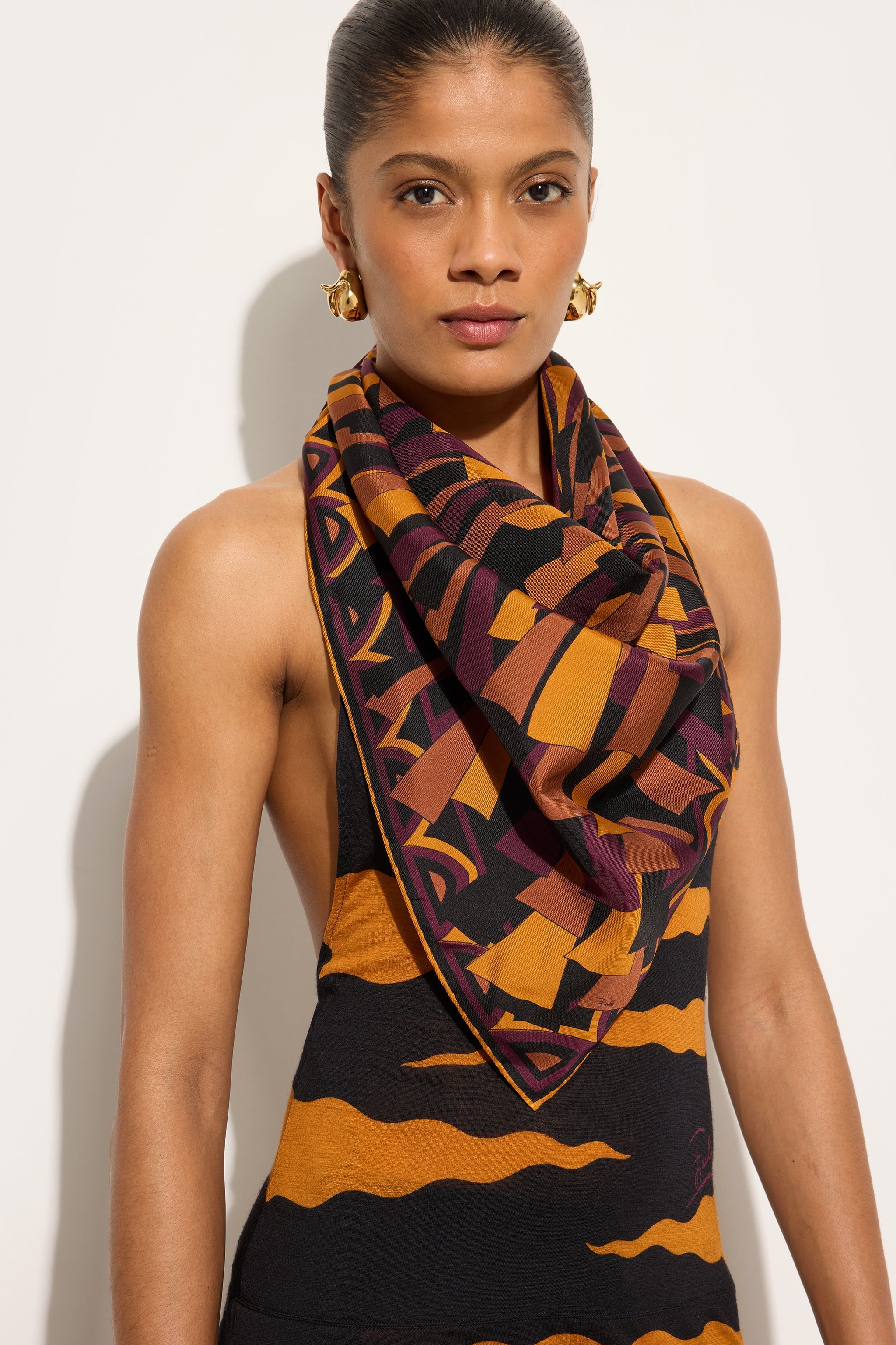 Emilio Pucci Foulard Baiadera triangle soie bordeaux or