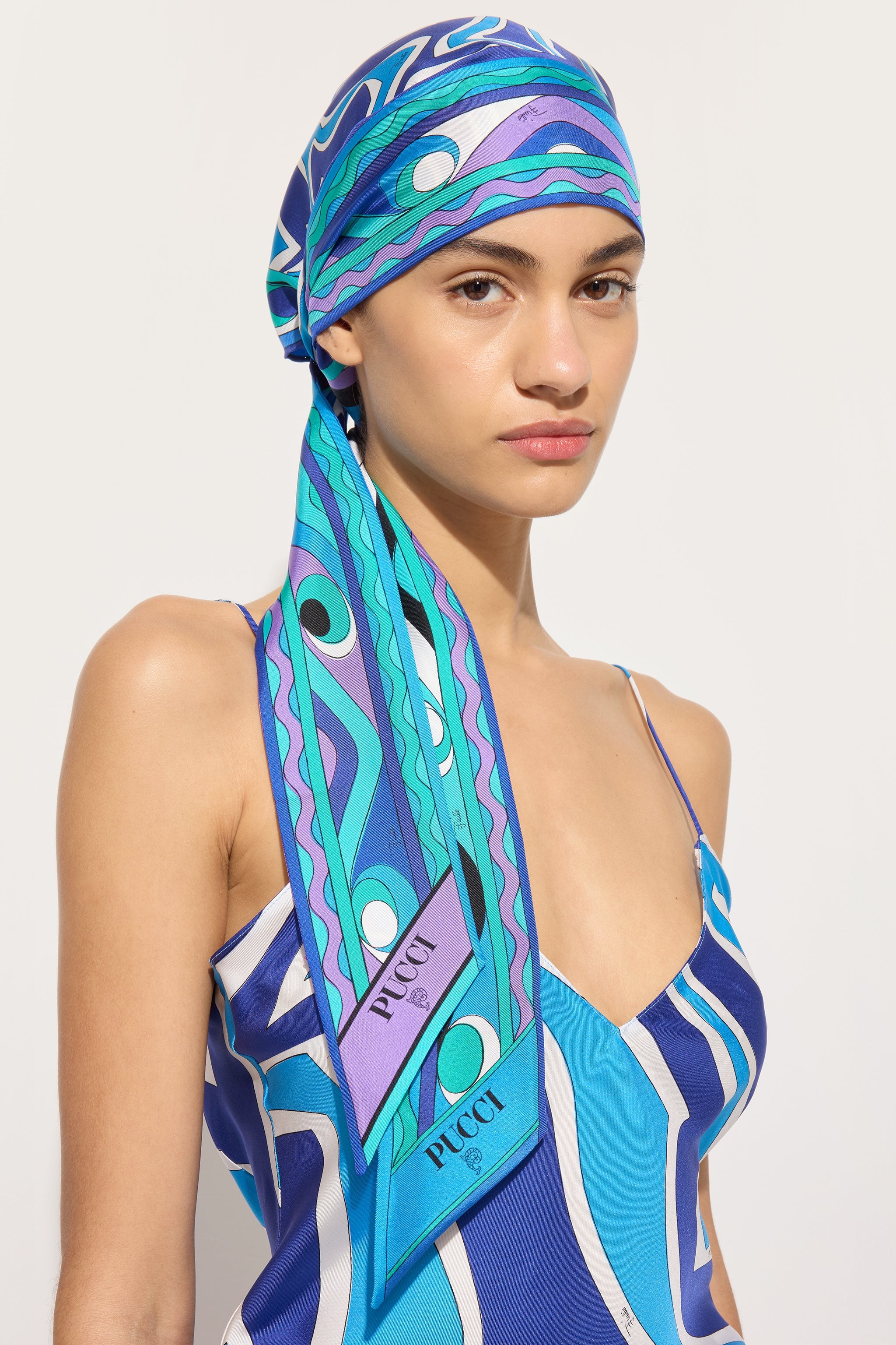 Emilio Pucci Foulard a Triangolo foulard soie turquoise bleu