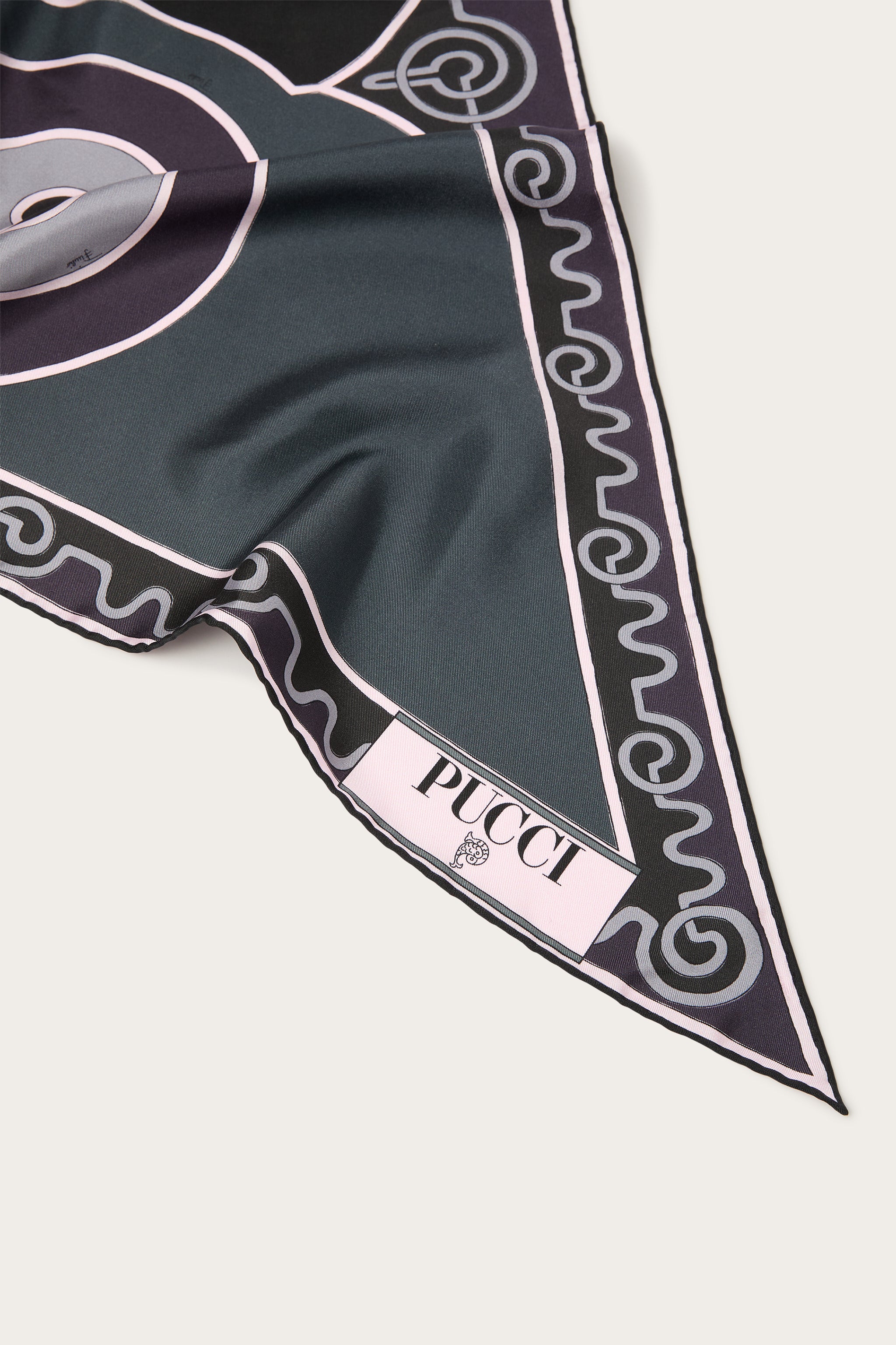 Emilio Pucci Astro foulard triangle soie noir rose