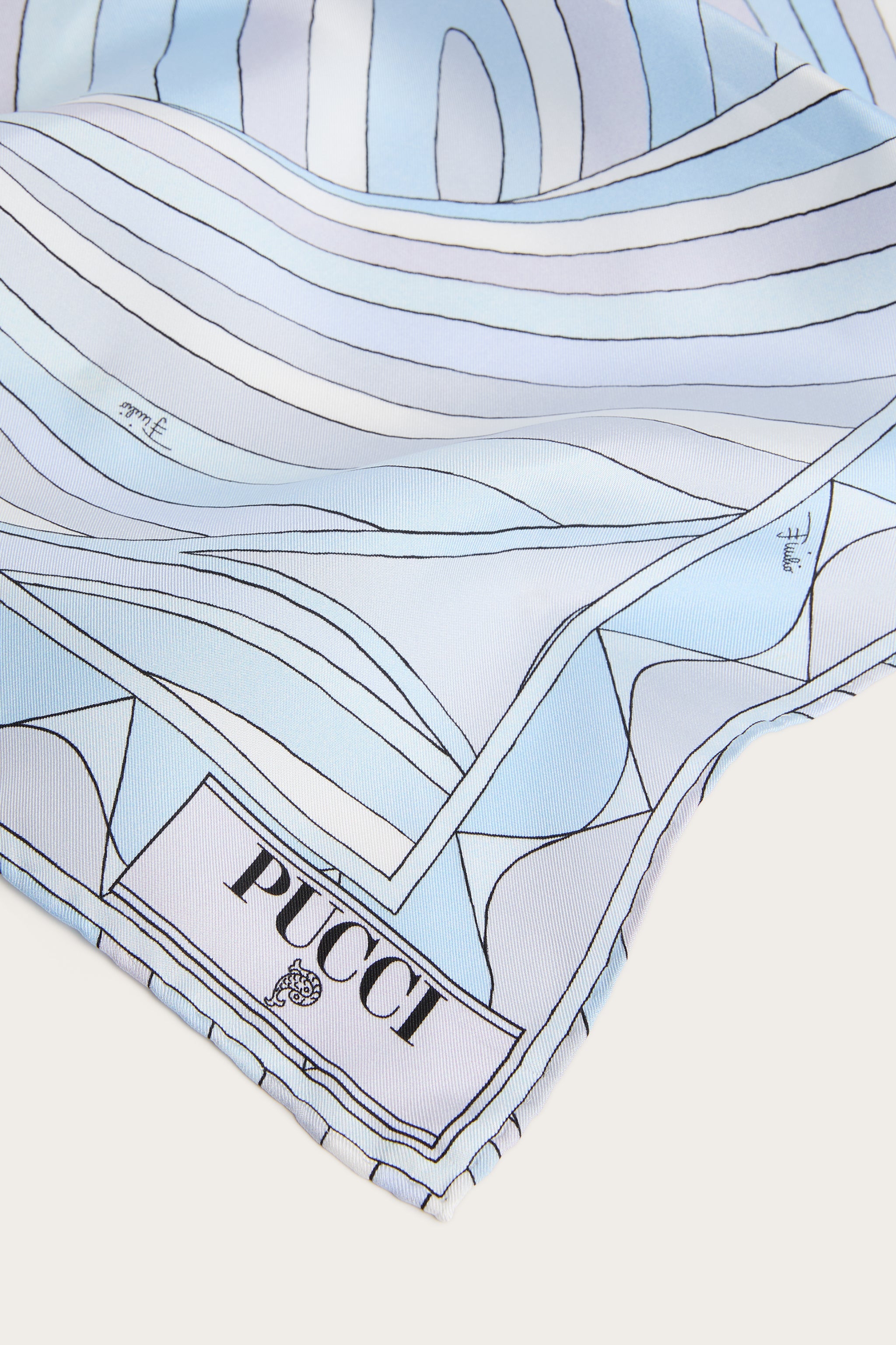 Emilio Pucci Silks Iride petit carré soie bleu clair