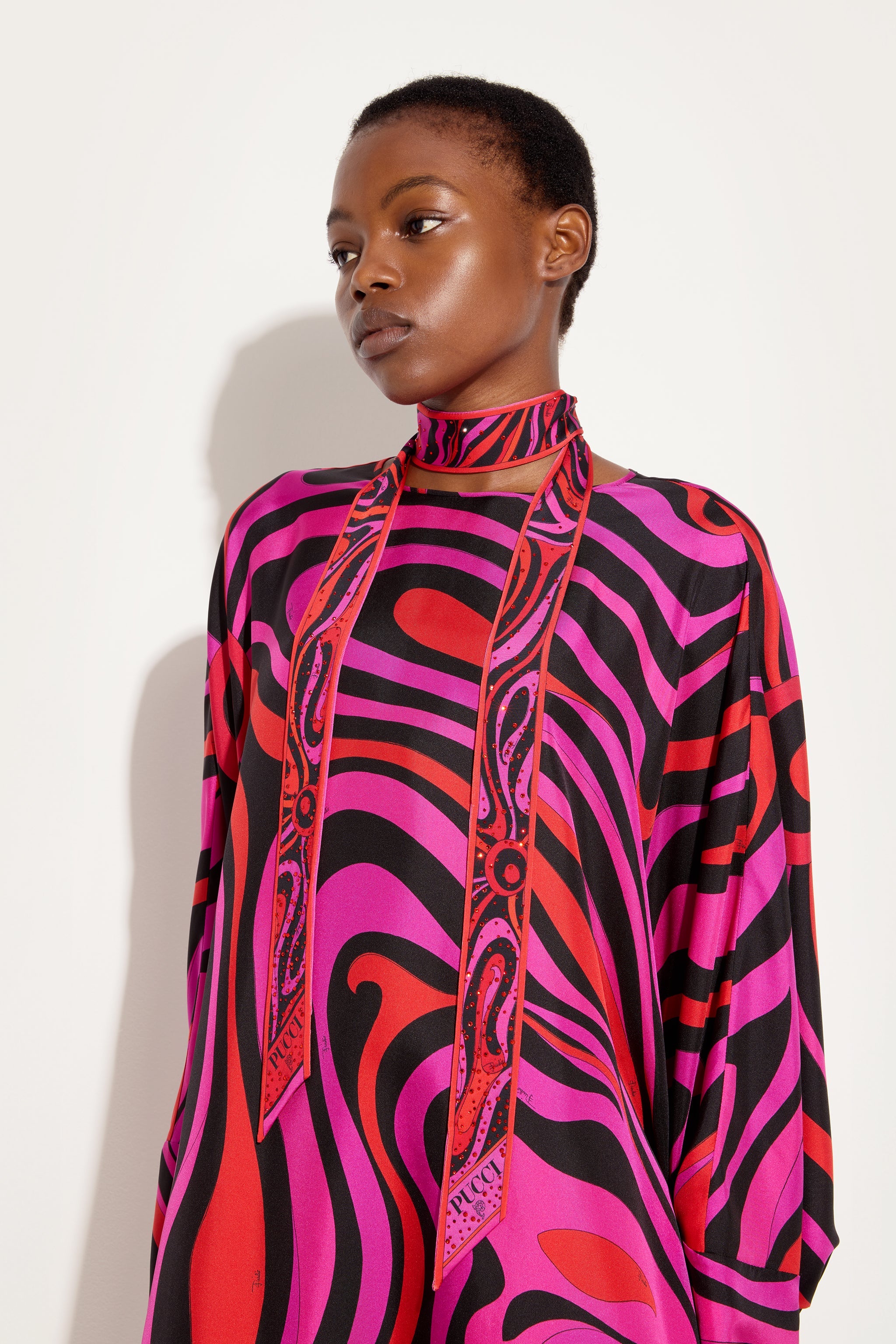Emilio Pucci foulard satin strass fuchsia noir OS