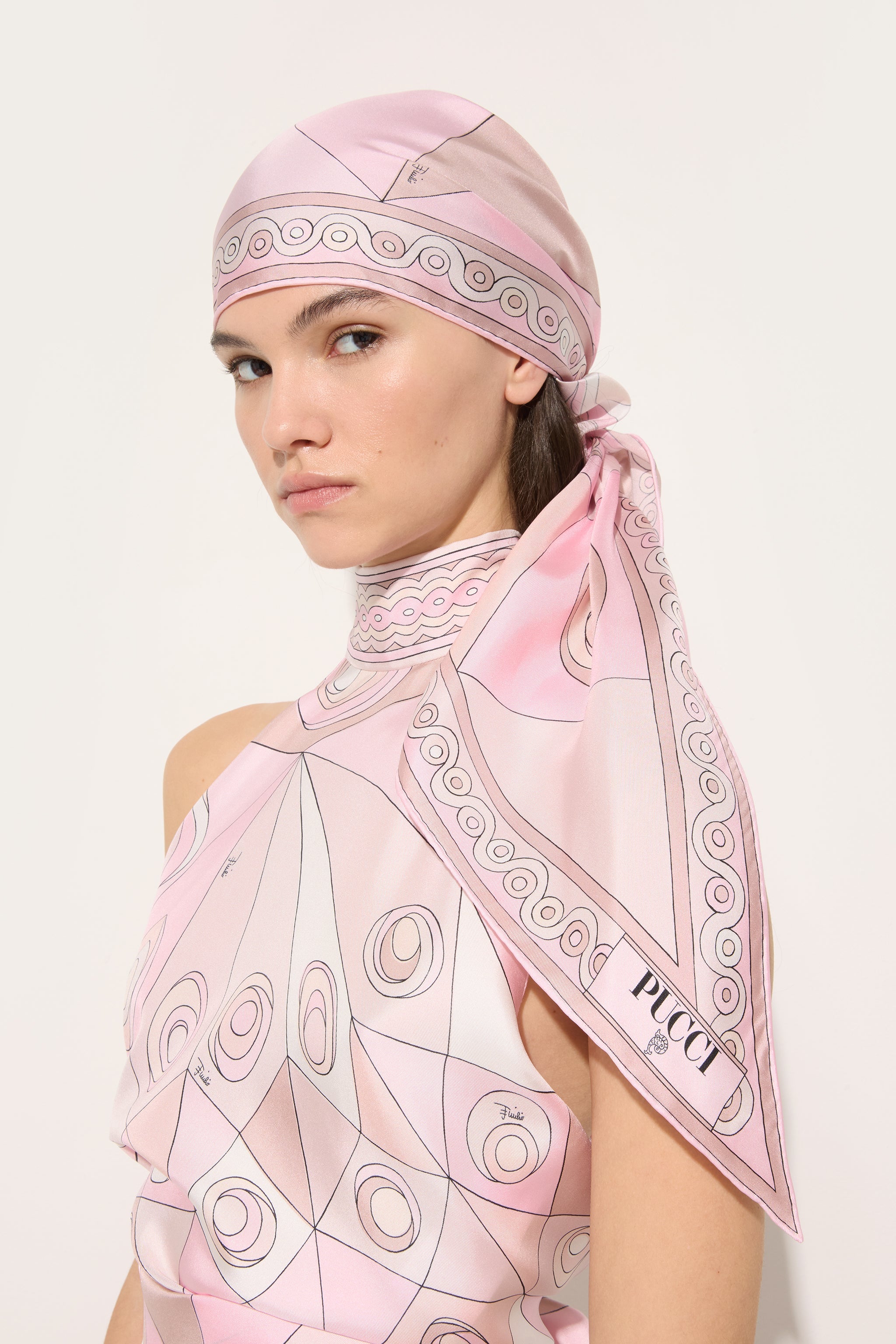 Emilio Pucci Silks 6HGB636HC541 foulard triangle rose nude soie