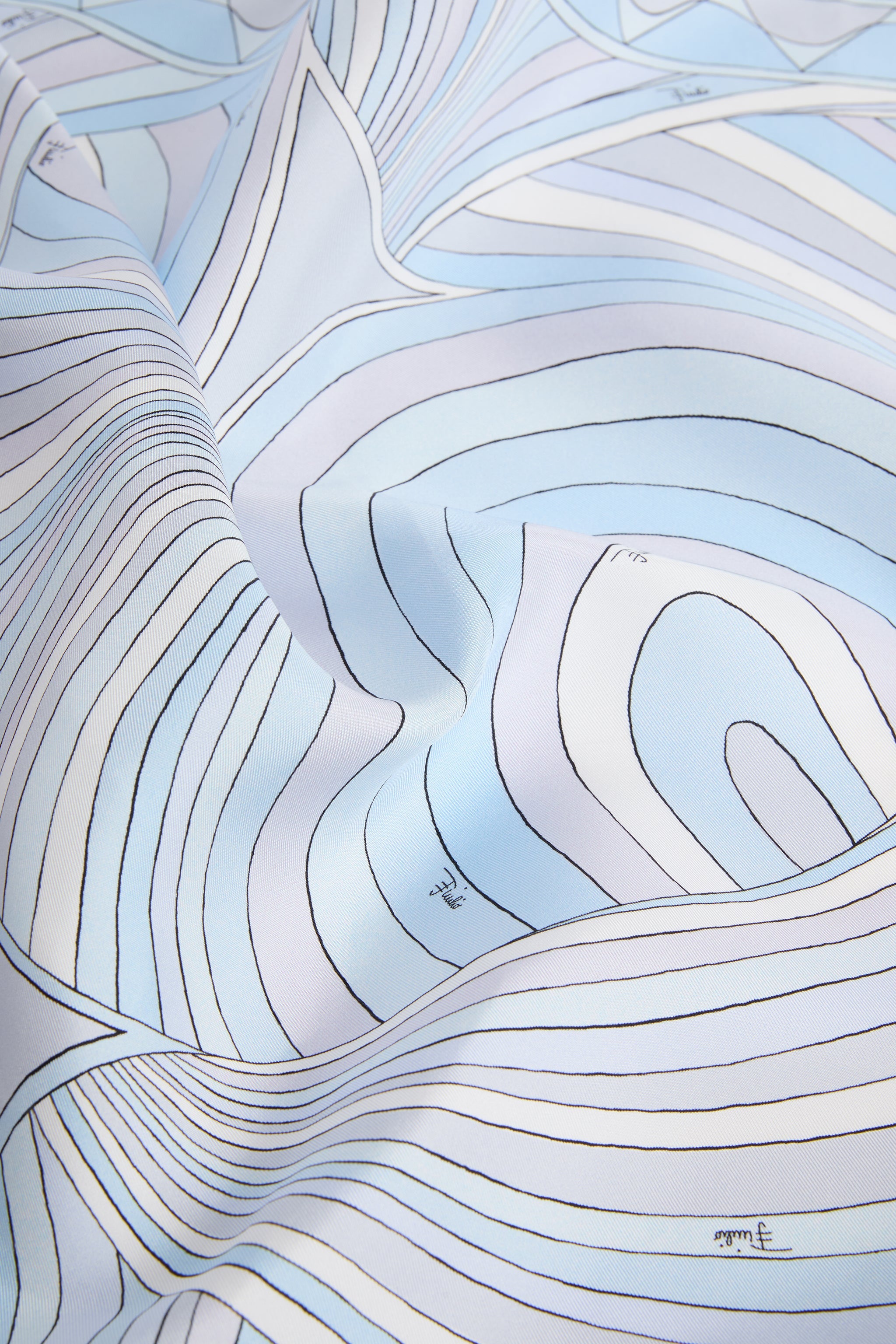 Emilio Pucci Silks Iride petit carré soie bleu clair