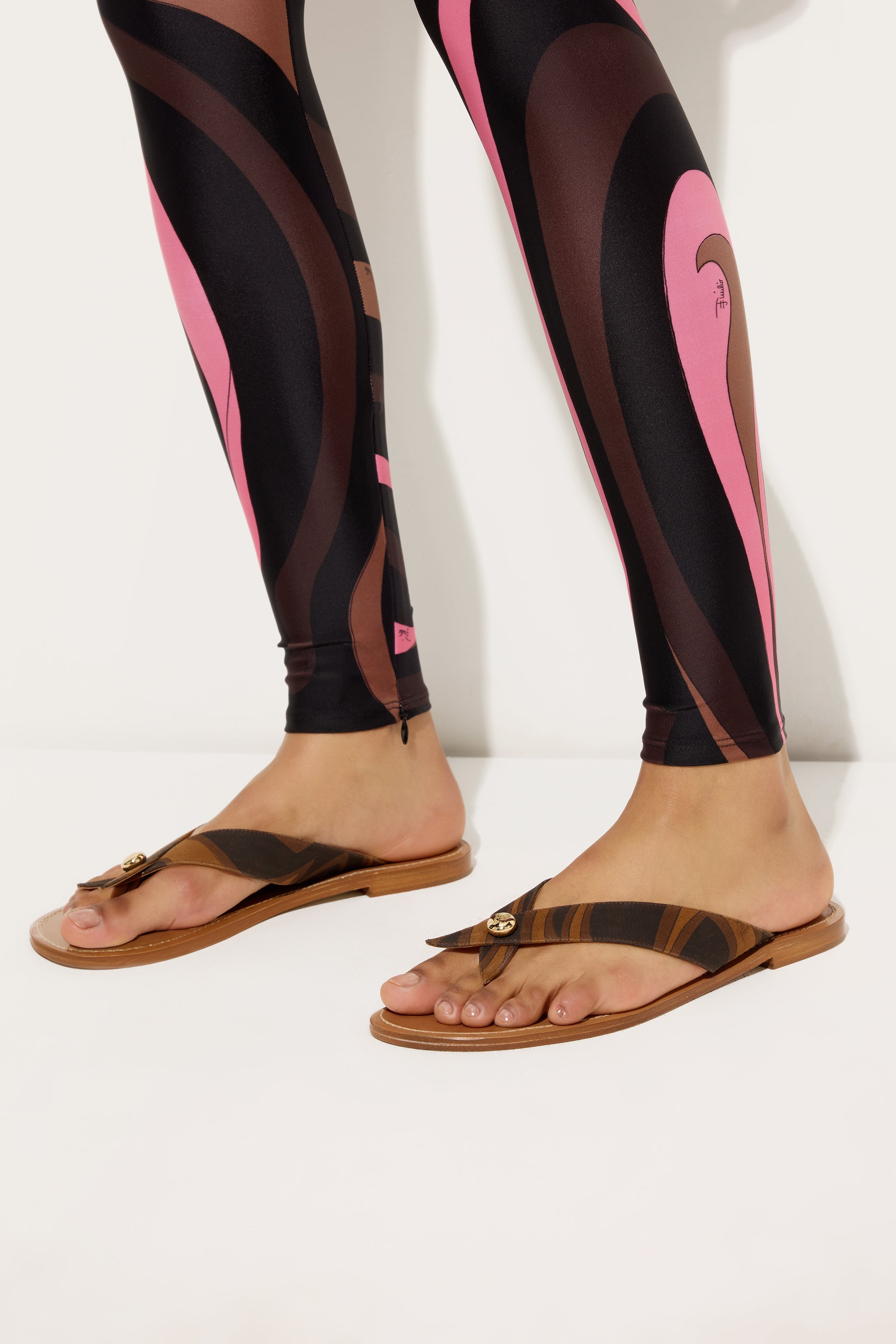Emilio Pucci Labirinto tongs suède noir or