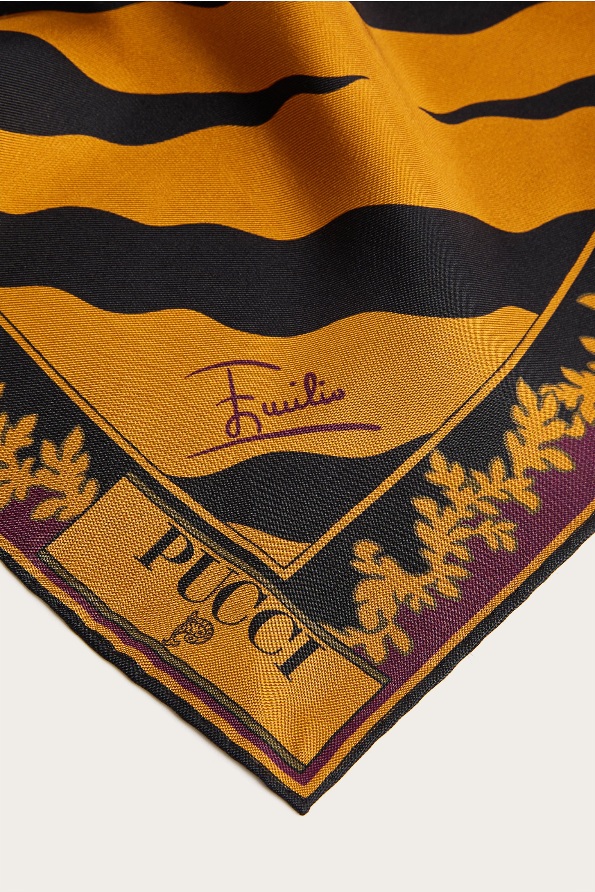 Emilio Pucci SILKS foulard Fiamme soie noir or