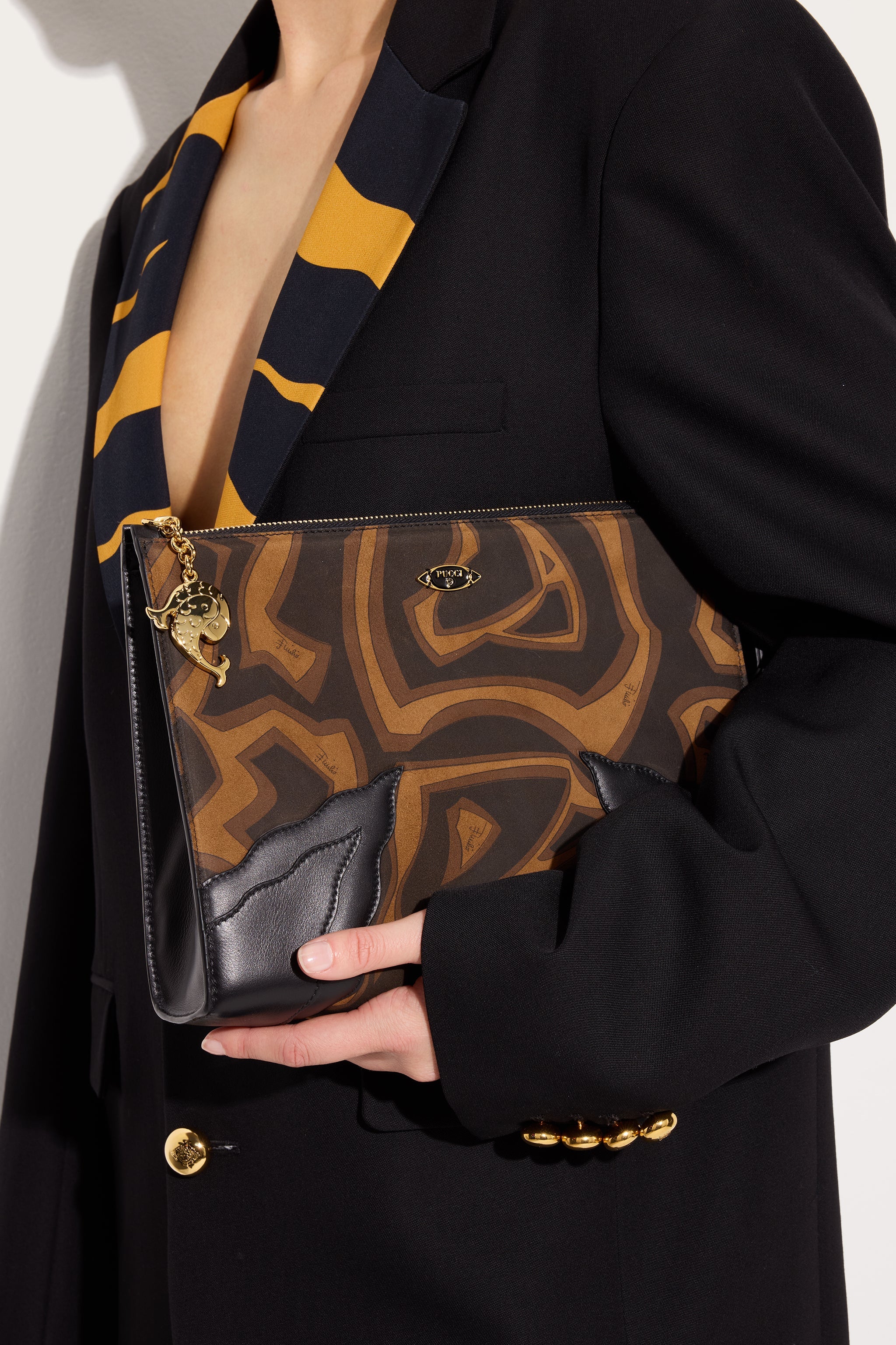 Emilio Pucci Palio pochette suède noir or