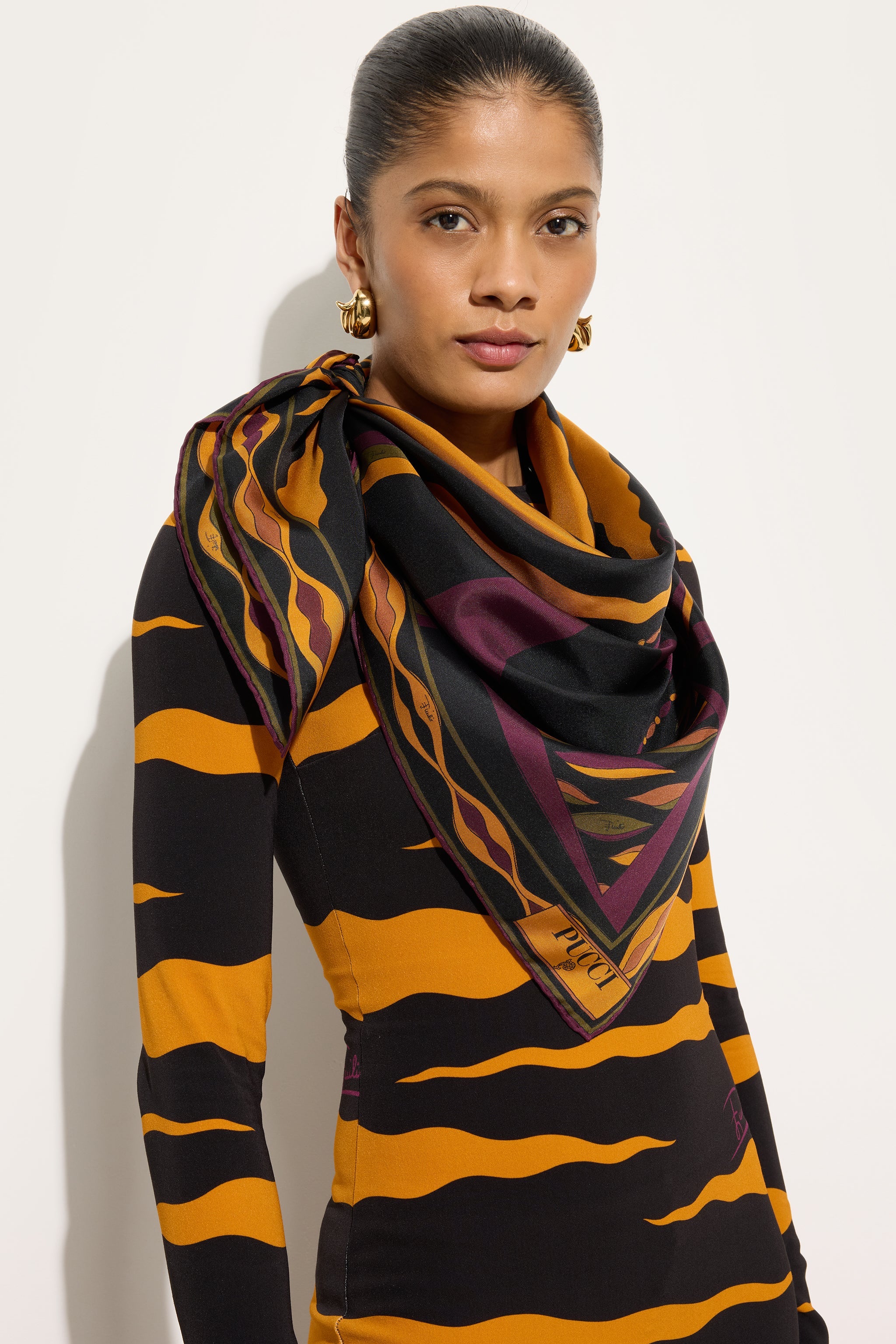 Emilio Pucci SILKS carré soie bordeaux gold 90x90 cm