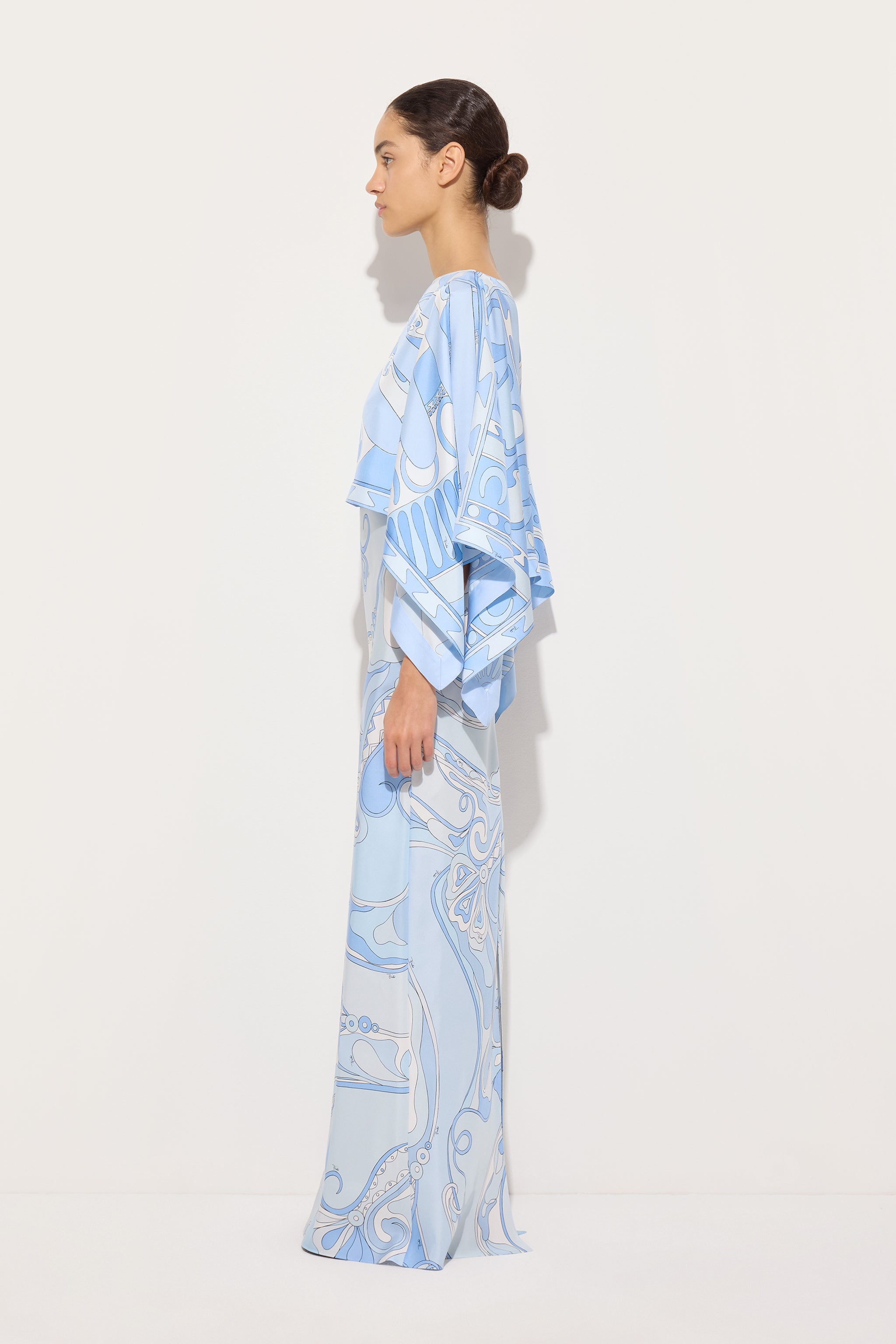 Emilio Pucci Orchidee robe soie bleu clair cape