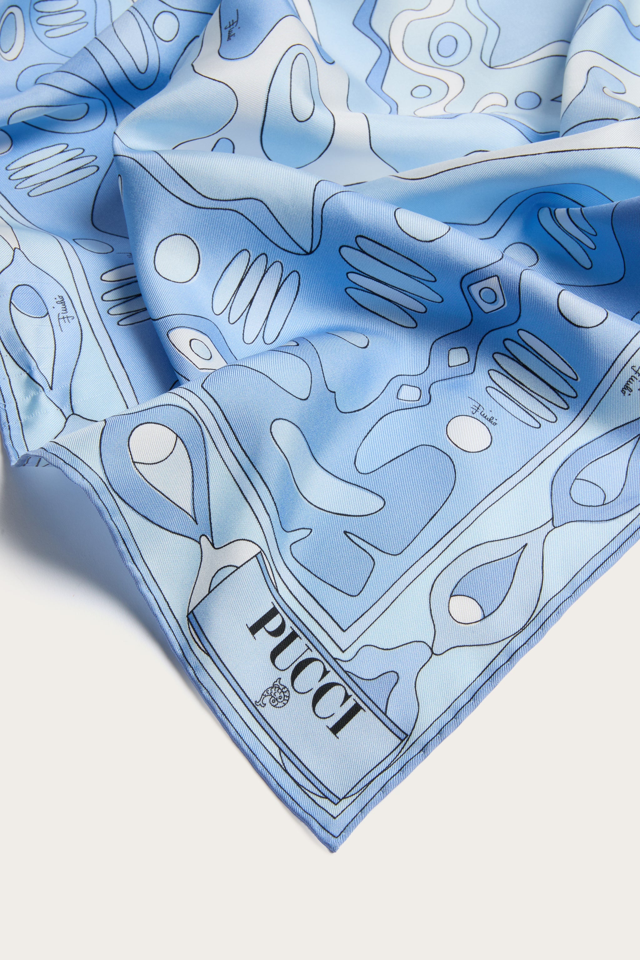 Emilio Pucci Angoli foulard soie bleu clair 90x90