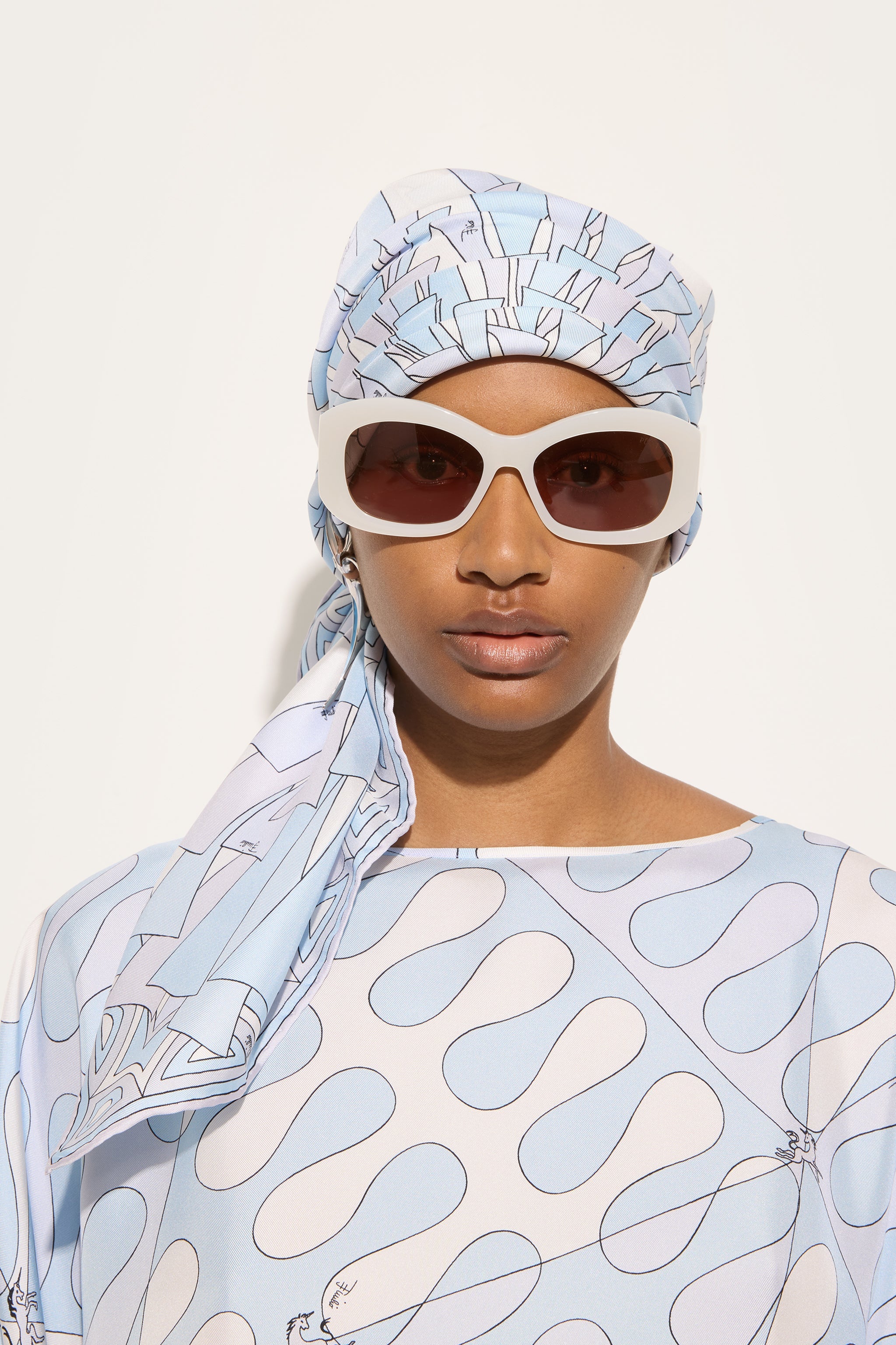 Emilio Pucci Carré Soie Baiadera Bleu Clair 90x90